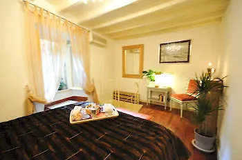 Holiday Rome - Spanish Steps Apartment