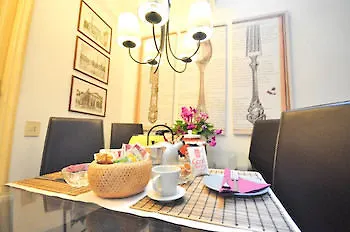 Holiday Rome - Spanish Steps Apartment