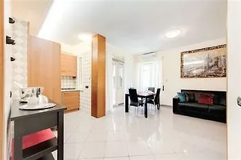 A - Cinecitta Apartment *