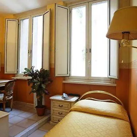 Hotel Trinita Dei Monti 3*