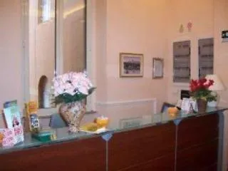 Everest Hotel