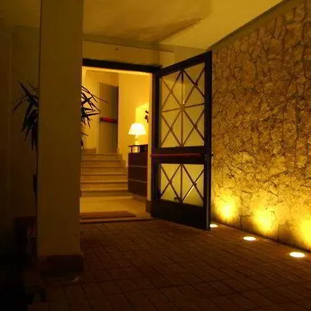 Hotell The 3*
