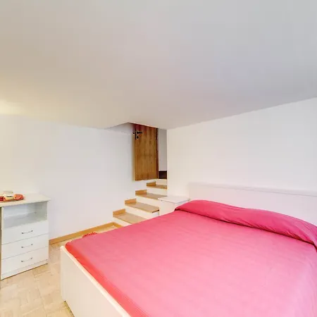 120 M2, 2 Yatak Odalı, 1 Banyolu , Navona Bölgesinde Roma