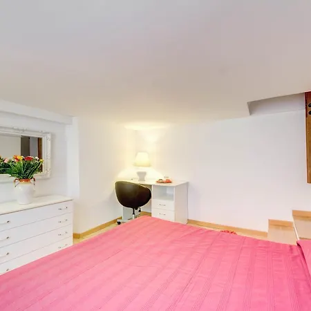 120 M2, 2 Yatak Odalı, 1 Banyolu , Navona Bölgesinde Daire
