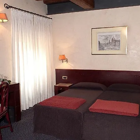 Accademia Hotel 3*
