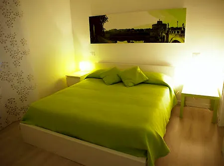 Opera 66 Bed and breakfast 2*