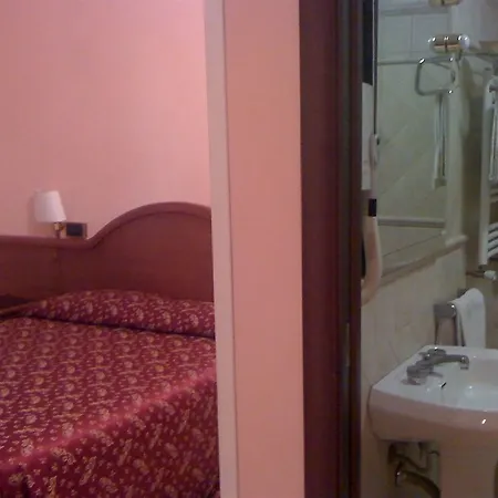 Hotel Sandra *