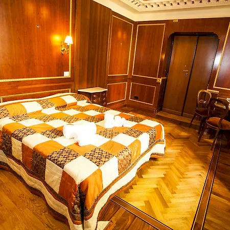 Domina Popolo Rome