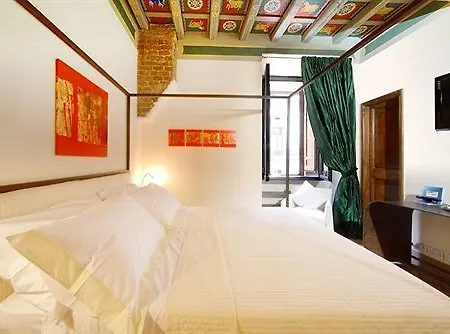 Alojamento de Acomodação e Pequeno-almoço Residenza Torre Colonna 4*