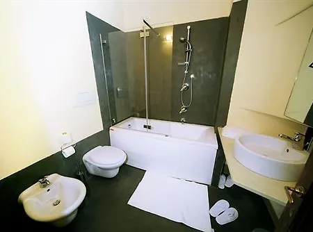 Alojamento de Acomodação e Pequeno-almoço Residenza Torre Colonna 4*