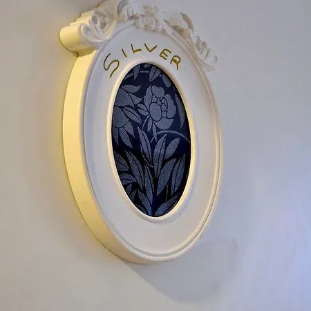 Romantic Nest In Hotel Roma