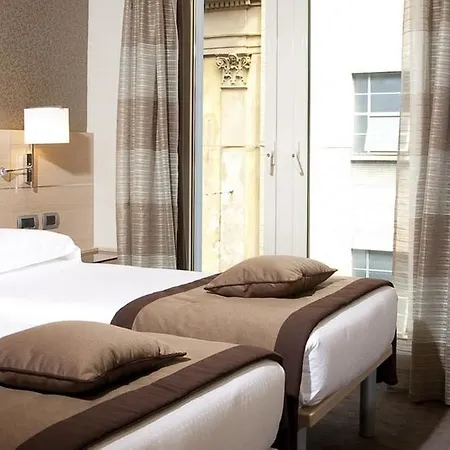 Iq Hotel 4*