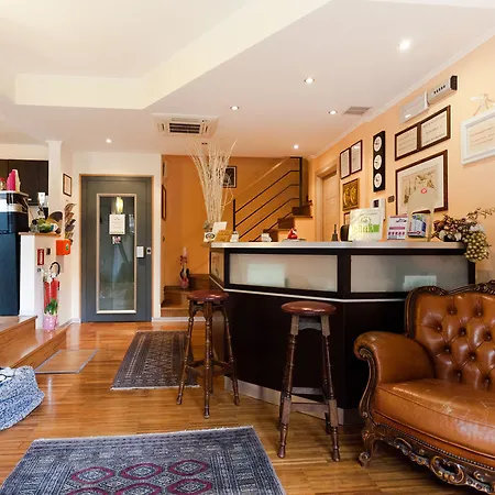 Aurelia Garden Gold Bed and Breakfast 2*