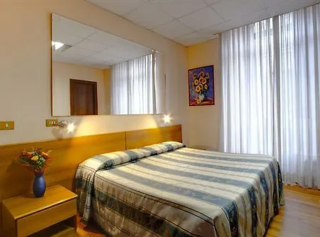 Urbis Hotel 2*