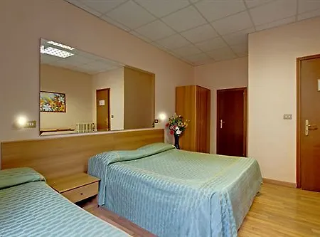 Urbis Hotel 2*