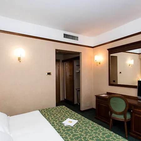 Hotel Nyx By Leonardo 4*