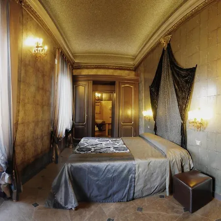 Antica Dimora Delle Cinque Lune Hotel 3*