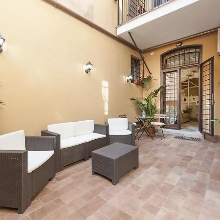 Awesome Duplex In Campo De' Fiori Area Appartement Rome