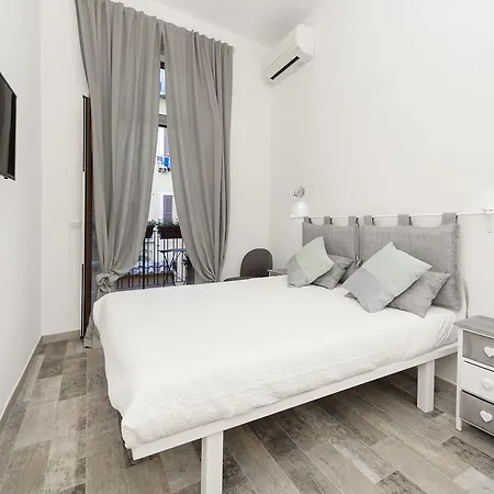 Awesome Duplex In Campo De' Fiori Area Appartement Rome