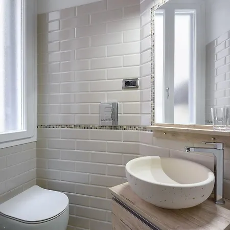 Sylvia Stylish Vatican Apartment *