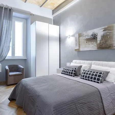 Sylvia Stylish Vatican Apartment *