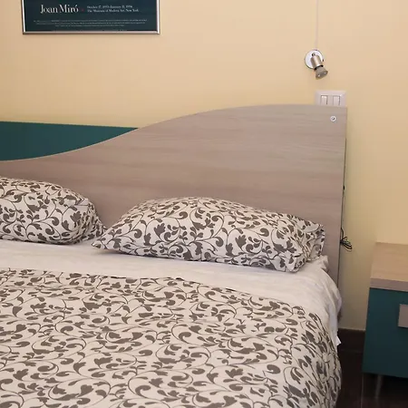 Pensión Homesuitehome 3*
