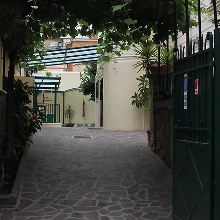 Guest house Casa Per Ferie Beato Rosaz Rome