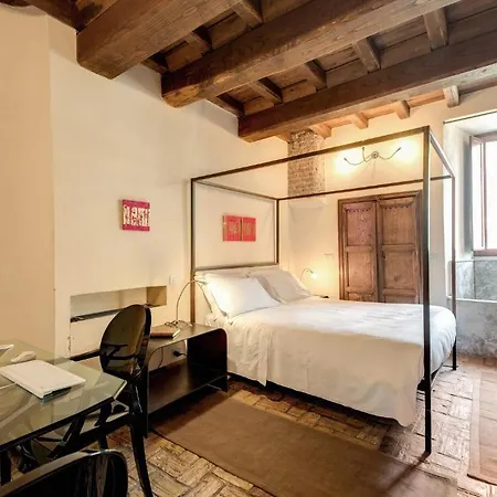 Alojamento de Acomodação e Pequeno-almoço Residenza Torre Colonna 4*