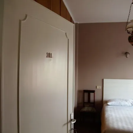 Talenti Breme Bed & Breakfast
