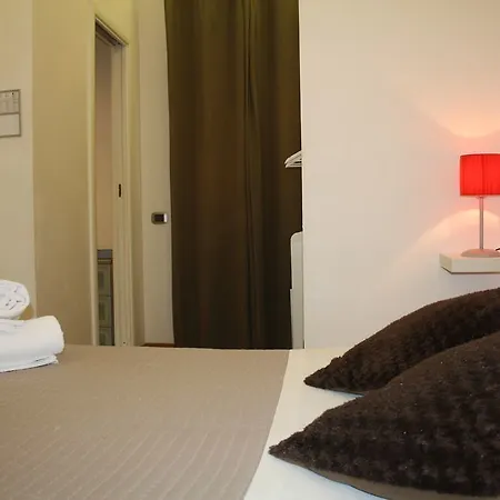 Town House Fontana Di Trevi 3*