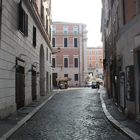 Town House Fontana Di Trevi Oda ve Kahvaltı 3*