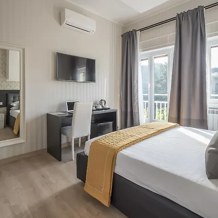 Happy In Bed & Breakfast 2*