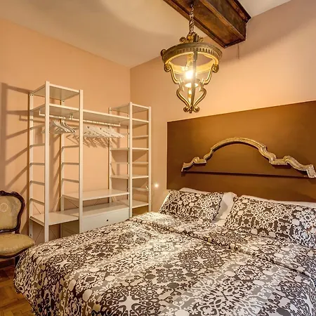 Governo Vecchio Apartment Rome