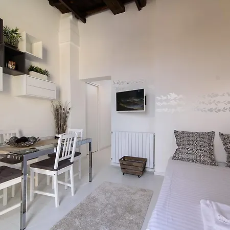 White Terrace Ostilia Roma