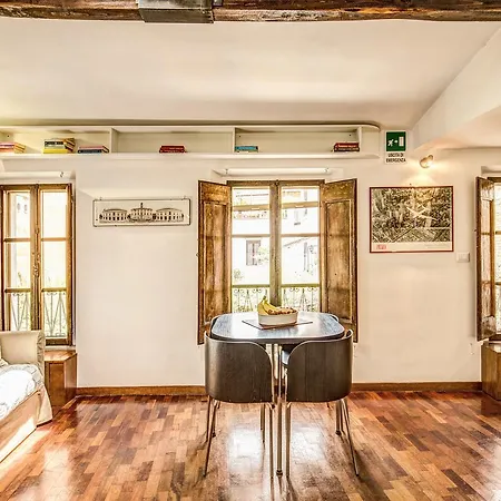 Apartment Homehouse Garofano - Rione Monti - Colosseum Rome
