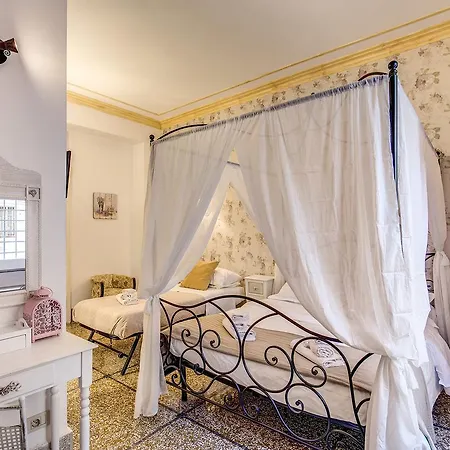 Colosseo Romeo Bed & Breakfast Rome