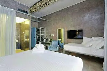 Hotel Mama's