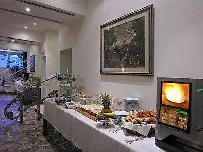 파인우드 롬 호텔 4*
