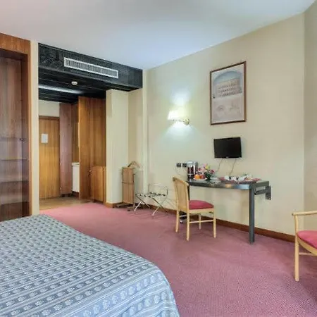 Petra Hotel *