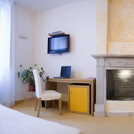 Residenza Domizia Guest house 3*
