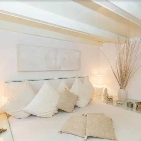 Natural Pantheon Apartment *