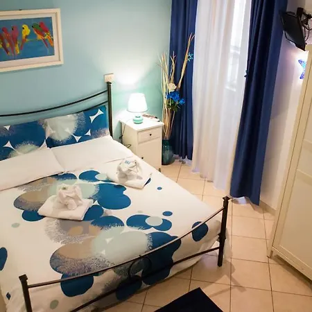 Guest house Strawberry House 2*