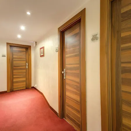 Collina Hotel 2*
