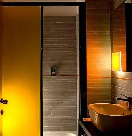 Orange Hotel