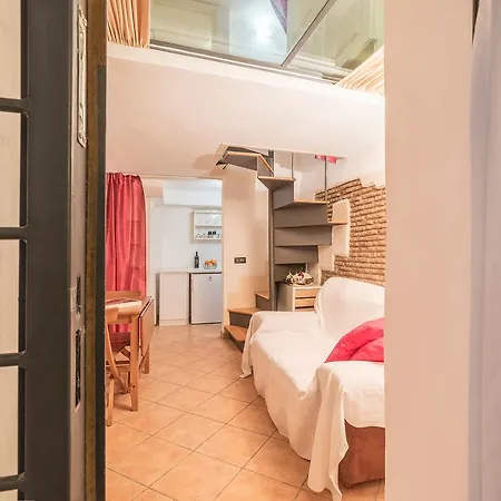Sweet Little Near Pantheon Apartment *