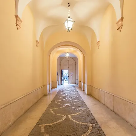 Sweet Little Near Pantheon Apartment Rome