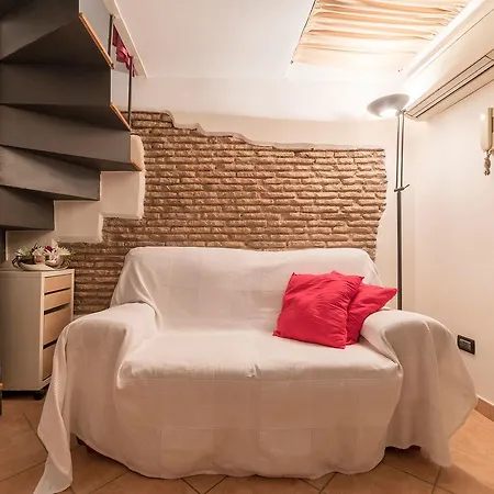 Sweet Little Near Pantheon Apartment *