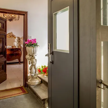 Roma Central Guest House 2*
