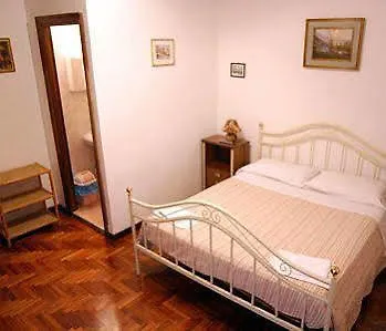 On The Rainbow Bed and breakfast Roma