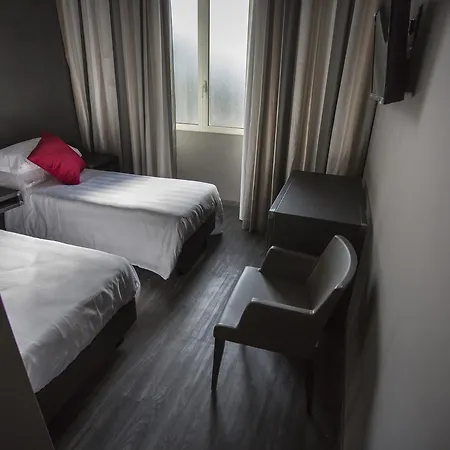 Hotel V99 Roma